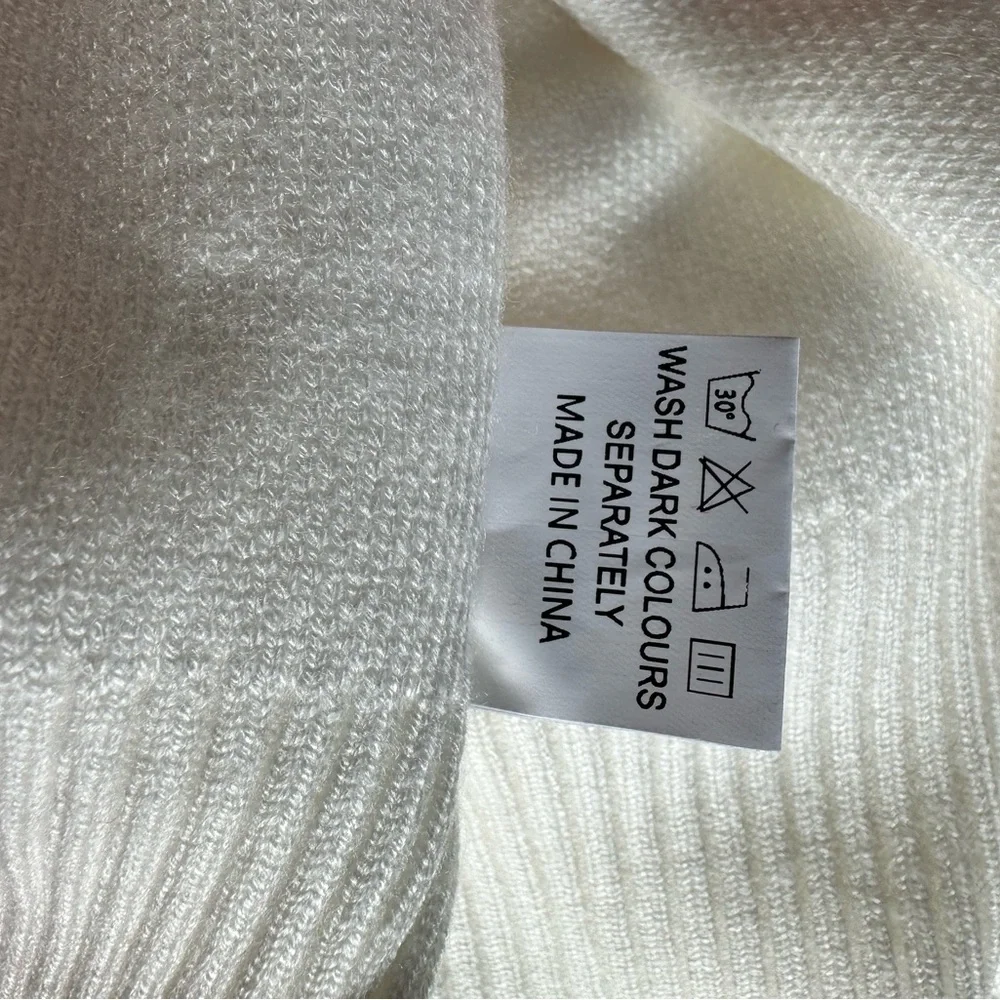 Heart Patterned Crew Neck Sweater - Cream and Red- M, L, XL - Picture 7 of 8